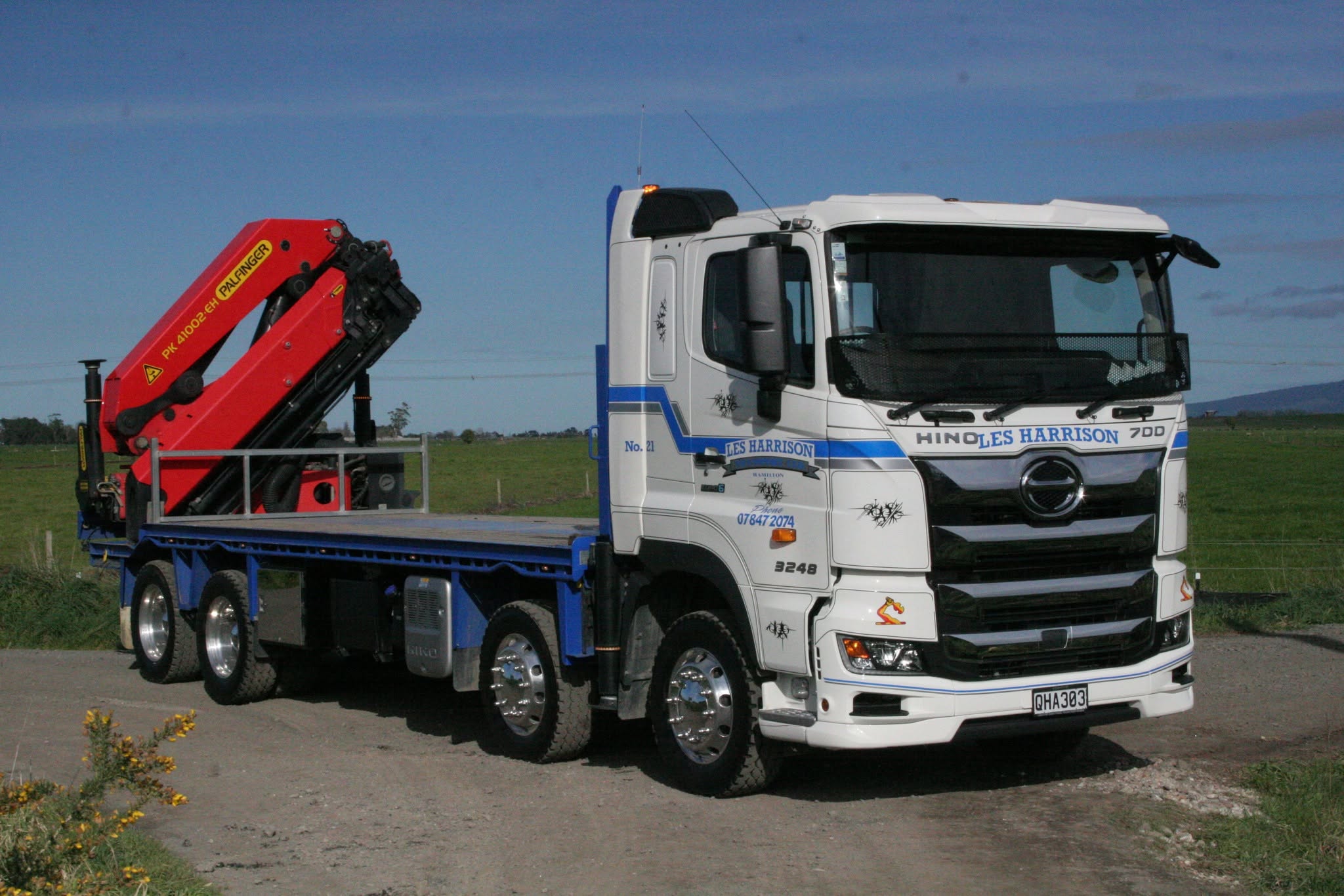LHT Group hiab transport truck